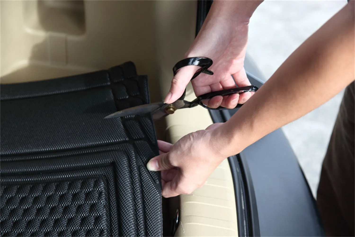 3D MAXpider 2176M-09 - Universal Cargo Liner XPE L 36.4 in. x W 53.5 Kagu Black
