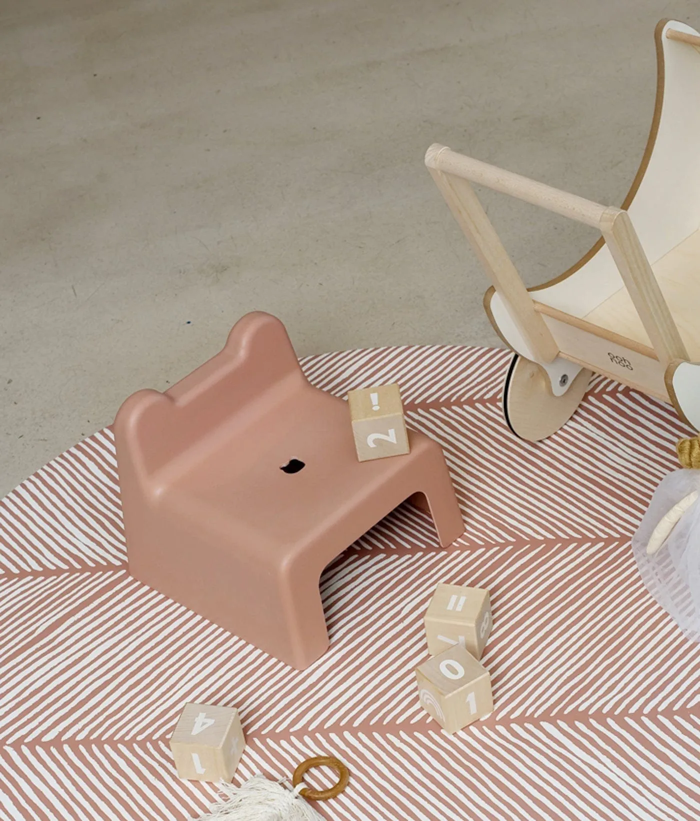 Premium High Chair Splat Mats | Sandy Lines - Sea Shell